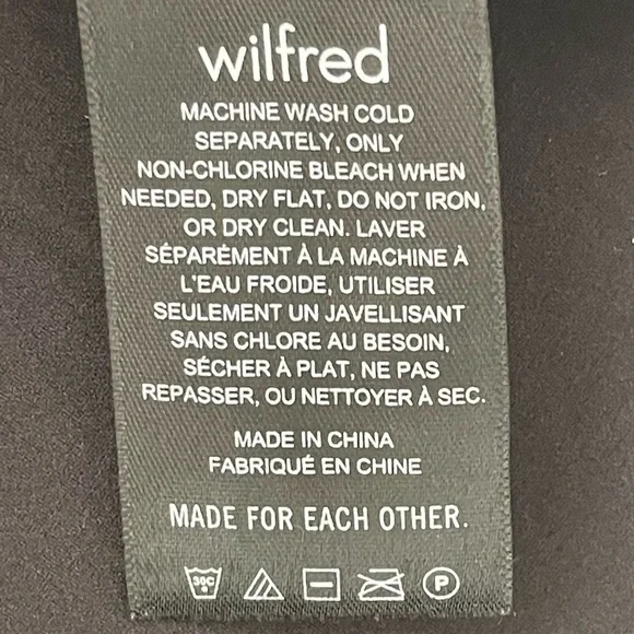 SOLD.  Aritzia Wilfred Patio Mini Skirt Vegan Leather Size 8 Black - Picture 8 of 9